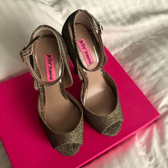 Betsey Johnson Angel Bronze heel pumps - Picture 3 of 5